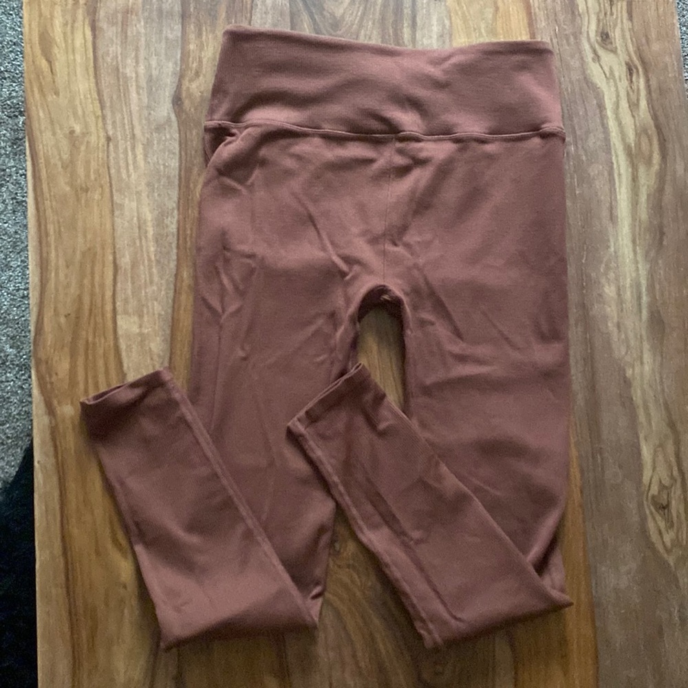 Terra cotta colored ribbed leggings. Super comfortable and flattering. In EUC